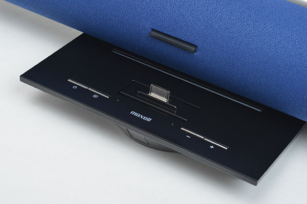 WALKMAN接続用のWM-PORTを備える